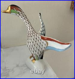 2 Hollohaza Hungary Hand Painted Porcelain Bird Figurines Fishnet Signed MPN 504