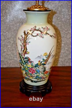 32 High End Chinese Porcelain Jingdezhen Vase Lamp Bird & Flower Table Lamp