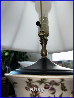 Beautiful Porcelain Songbirds Table Lamp, 13 Inches