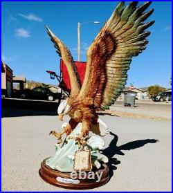 Do Garanzia porcelain eagle statue. Famous Italian artist. Signed and numbered