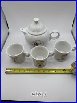 Fiesta Tweety Bird and Sylvester Seasons Greetings Christmas Tea Pot & Mugs