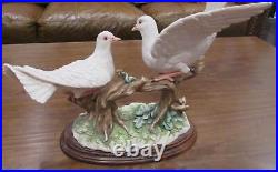 Guiseppe Armani Capodimonte TWO DOVES ON BRANCHES Porcelain 16 Bird Figurine