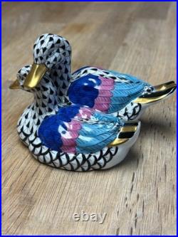 Herend Hungary Pair of Ducks 5036 Fishnet Pattern/Hand-Painted/24k Gold Accent