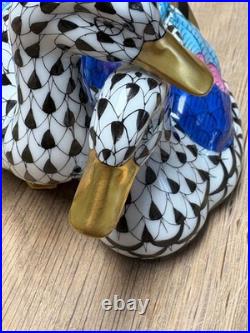 Herend Hungary Pair of Ducks 5036 Fishnet Pattern/Hand-Painted/24k Gold Accent