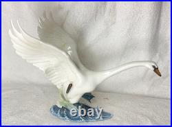 Hutschenreuther Swan Porcelain Figurine by Hans Achtziger Vintage Germany 1950s