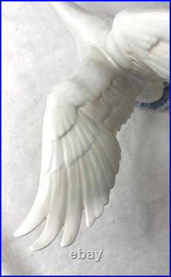 Hutschenreuther Swan Porcelain Figurine by Hans Achtziger Vintage Germany 1950s