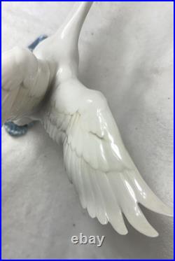 Hutschenreuther Swan Porcelain Figurine by Hans Achtziger Vintage Germany 1950s