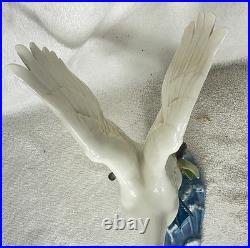 Hutschenreuther Swan Porcelain Figurine by Hans Achtziger Vintage Germany 1950s