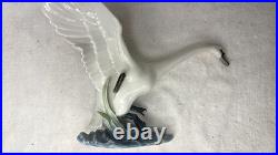 Hutschenreuther Swan Porcelain Figurine by Hans Achtziger Vintage Germany 1950s