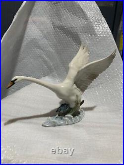 Hutschenreuther Vintage Porcelain Swan In Flight By Artist Hans Achtziger