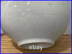 Japanese 20th Cent. Signed Porcelain Globular / Bulbous Form Vase with Birds Dec