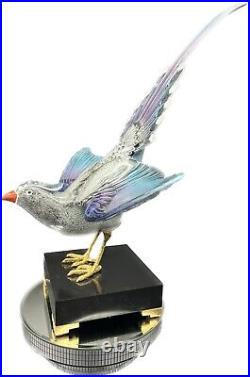 Mangani Oggetti Italian Porcelain Exotic Sculpture Magpie Bird Gilt Feet Statue