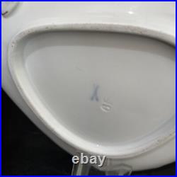 Meissen 18th Century Triangular Porcelain Bird Dish With Handle 8x 7.75