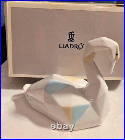 Mint LLADRO ORIGAMI STYLE SWAN FIGURINE #9263 BRAND BEAUTIFUL COLORS WHITE/BLUE