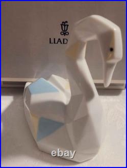 Mint LLADRO ORIGAMI STYLE SWAN FIGURINE #9263 BRAND BEAUTIFUL COLORS WHITE/BLUE