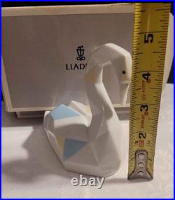 Mint LLADRO ORIGAMI STYLE SWAN FIGURINE #9263 BRAND BEAUTIFUL COLORS WHITE/BLUE