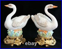 Pair Mottahedeh Italian Art Porcelain Swans Birds Figurines Statues Hand Painted