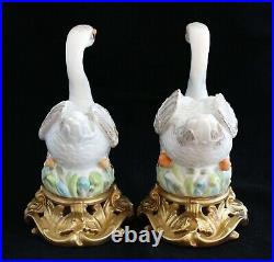 Pair Mottahedeh Italian Art Porcelain Swans Birds Figurines Statues Hand Painted