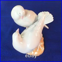 Pigeons Chinese Porcelain Statue Figurine Vintage 1950s China Pair of Lovebirds