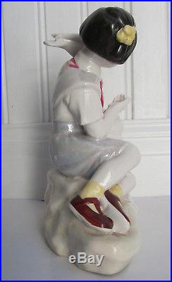 Pioneer Girl with Bird Pigeon Porcelain Chinese figurine figure Old China
