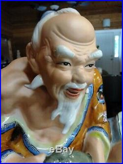 Porcelain Chinese Man Feeding A Bird And Fish a Clam