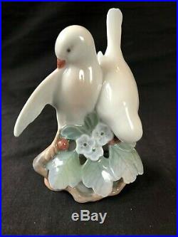 Vintage Royal Copenhagen Love Birds Doves Porcelain Statue Figurine Bd 056