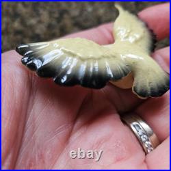 Vtg Hagen Renaker VERY RARE Miniature Yellow & Black Flying Bird w Metal Legs