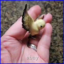 Vtg Hagen Renaker VERY RARE Miniature Yellow & Black Flying Bird w Metal Legs
