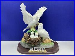 Wellington collection white Doves baby birds figurine statue sculpture nest vtg